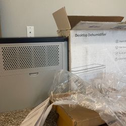 DEHUMIDIFIER LIKE NEW