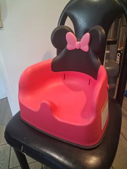 Minnie mouse booster seat