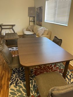 Dining Table With 4 Chairs- Excelent Condition