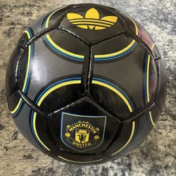 adidas Manchester United FC Club Ball