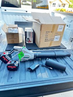 Blower with 2 batteries and attachments