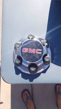 1 GMC center hub cap oem