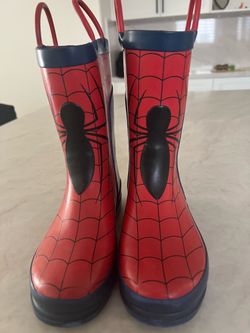 Spider-Man Rain Boots – Kids’ Size 13 🕷️🕸️  Disney Marvel Spider-Man rain boots in good used condition. They show normal signs of wear and some scuf