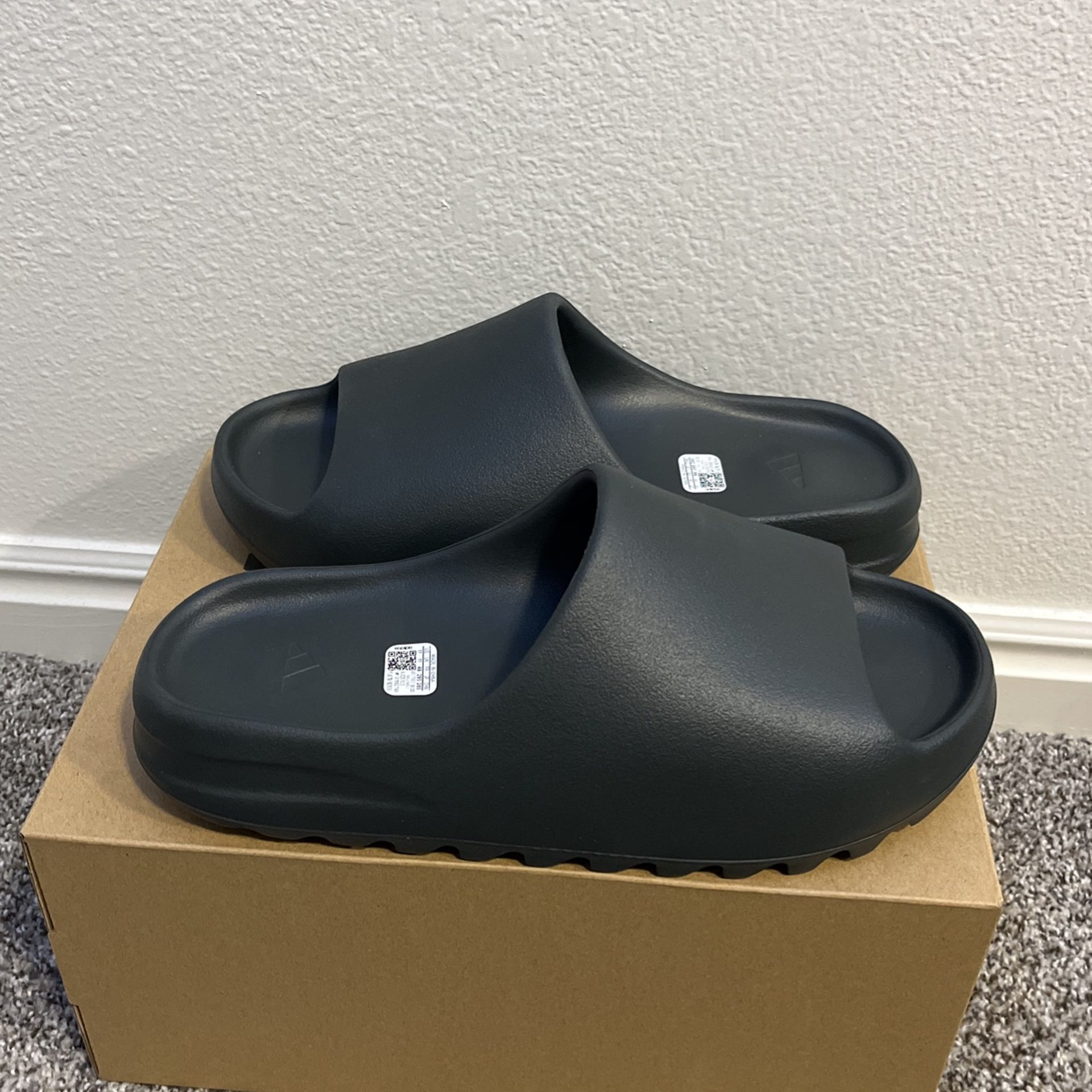 Yeezy Slides Dark onyx