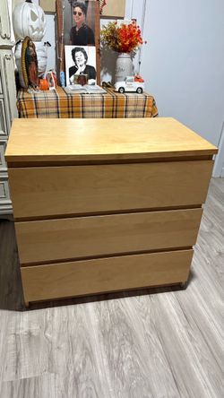 Good condition MALM 3-drawer chest,
