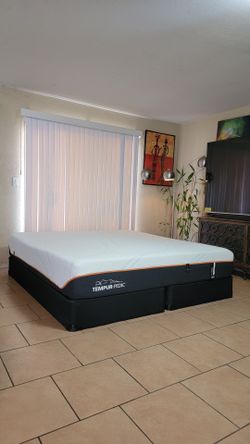 VERY NICE LIKE NEW KING SIZE TEMPURPEDIC PROADAPT ADAPT FIRM MATTRESS AND BOXSPRINGS FOR SALE! IN EXCELLENT CONDITION, FREE DELIVERY