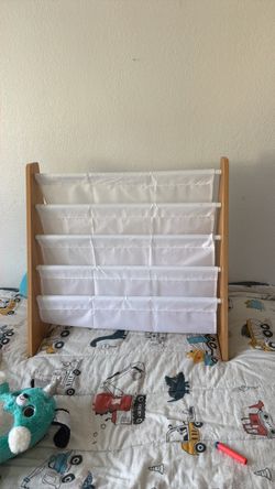 Kid bookshelf