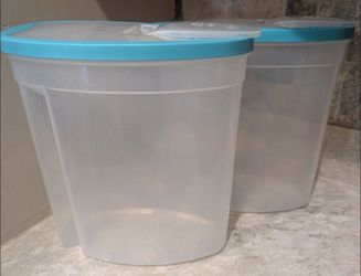 Rubbermaid Storage Containers Large Airtight Cereal/ Food Storage