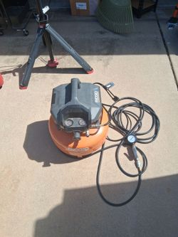 Rigid 6 gallon 150psi Air Compressor w/hose - Moving