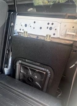 Toyota Tacoma 10” L7T Kicker Or 10" Massive Subwoofer And Box