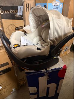 NEW! Chicco KeyFit Max infant car seat & base (2-avail)
