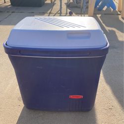 Rubbermaid Cooler