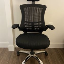 Black Mesh Office Chair with Headrest and Rollers