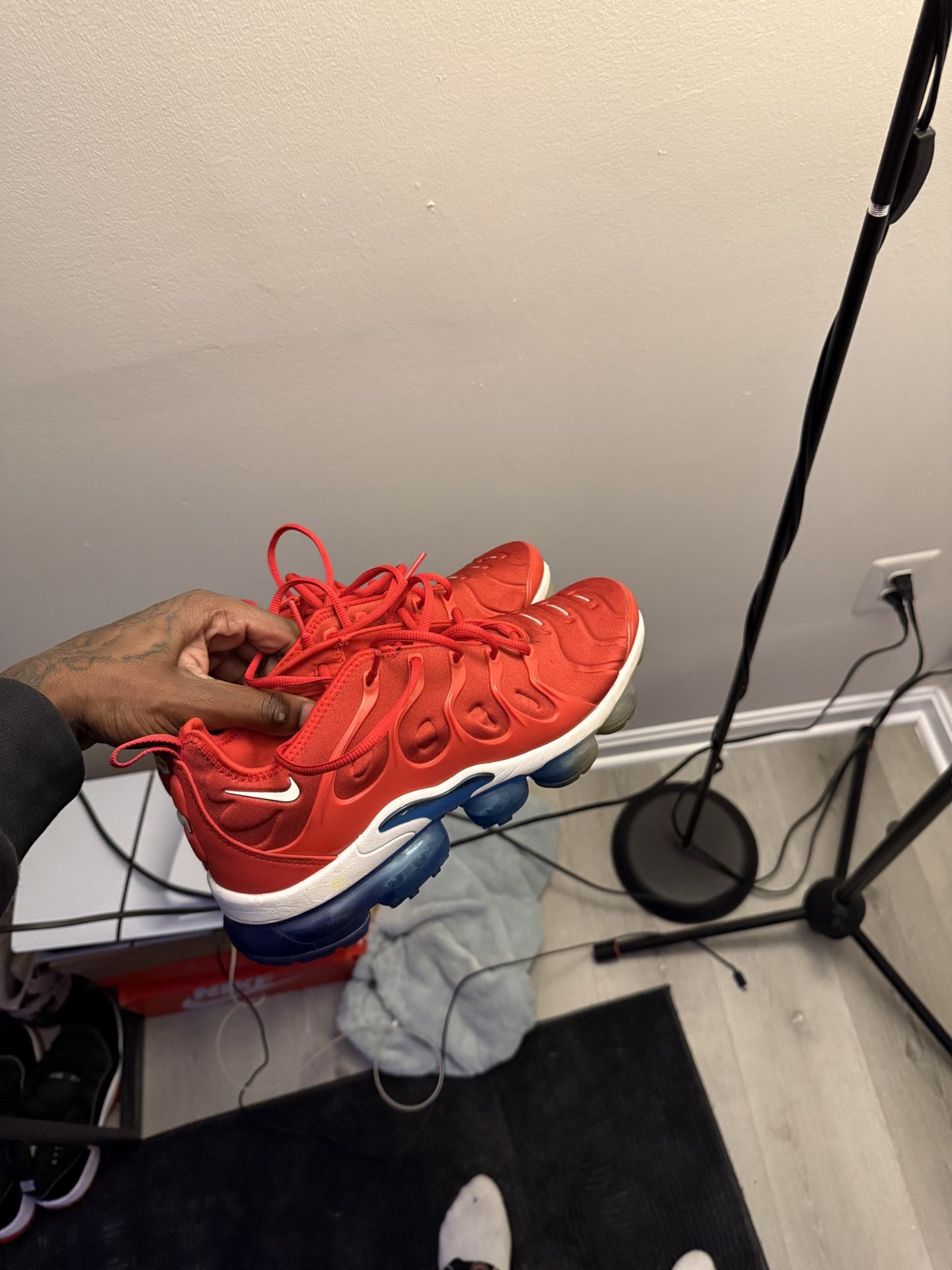 nike vapormax, size 10.5