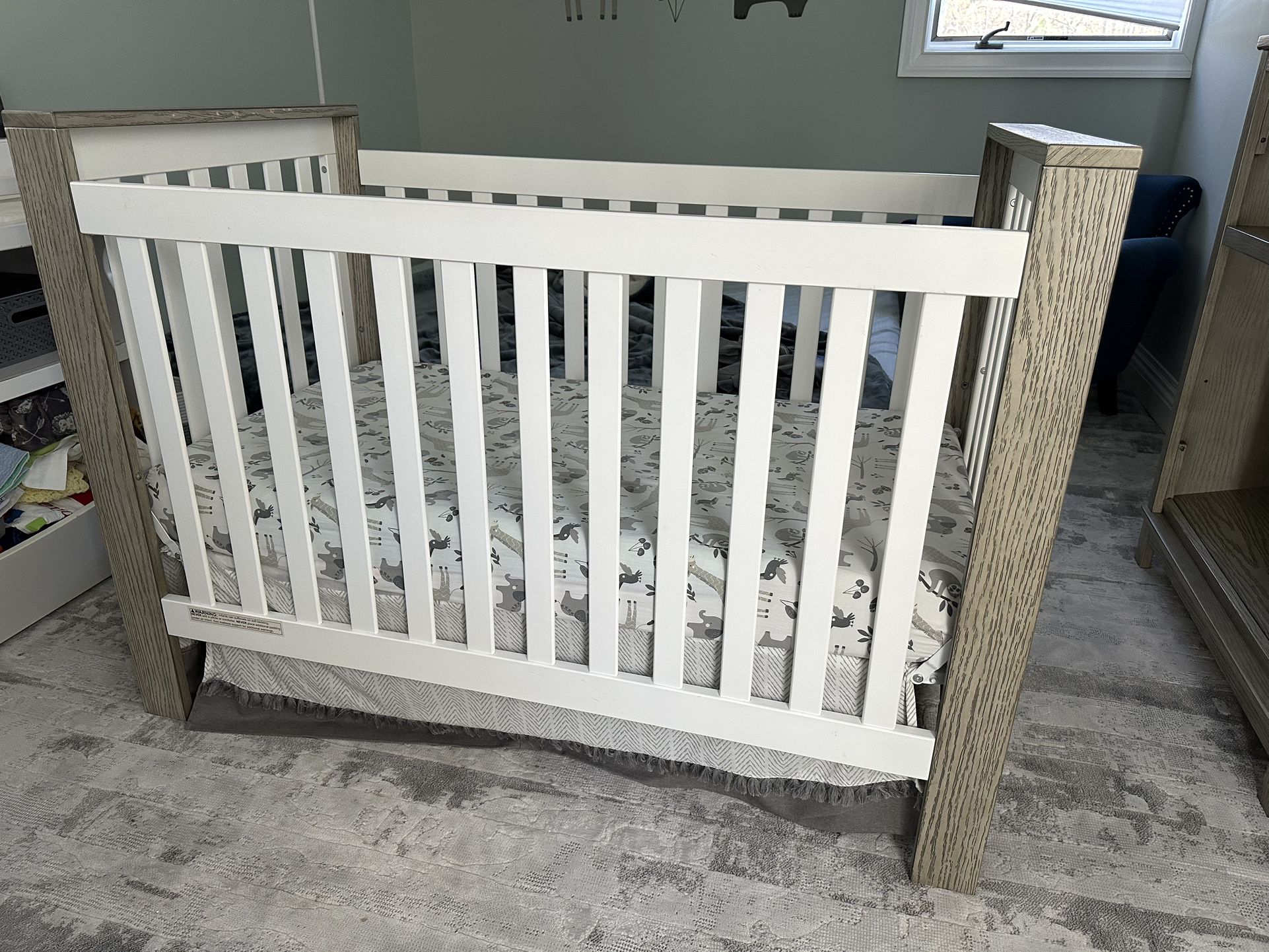 White/Grey Trim Crib