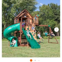 Skyfort II with Spiral Tube Slide