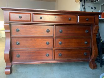 Kathy Ireland dresser