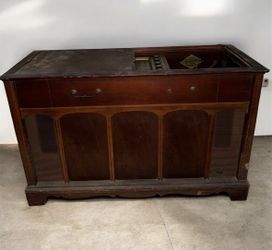 Magnavox Record Player