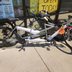 BRAND NEW SCHWINN TWIN TANDEM BICYCLE. ADULT BEACH CRUISER 