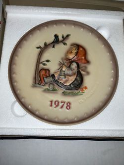 1978 Hummel annual plate. $20. Excellent, no cracks, chips, crazing. 7 1/2 inches.