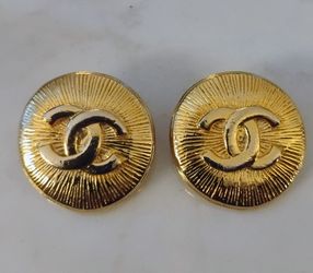 Earrings gold tone vintage