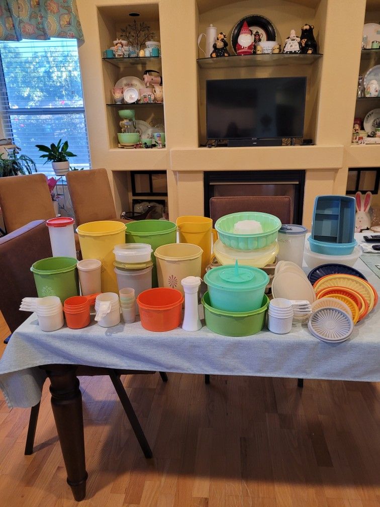 Vintage Tupperware 60+ Pieces