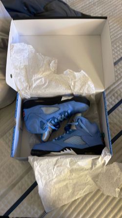 Jordan 5 UNC Size 9