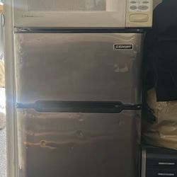 Office Refrigerator With Freezer And Microwave 