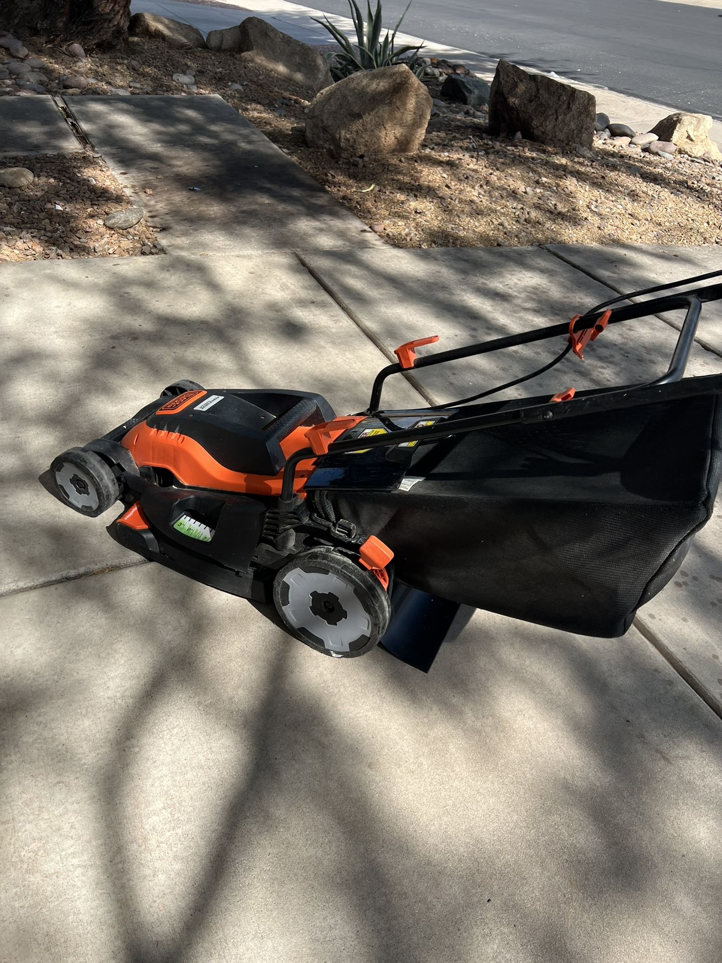 Black and Decker Electric Lawn Mower
