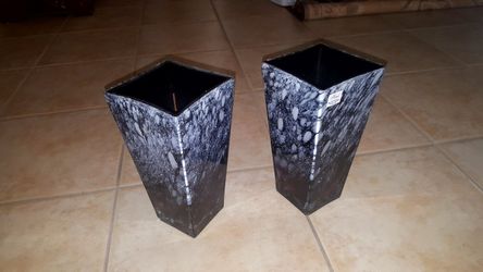 2 square Handmade glass vases in animal print in over a 1 Ft High in excelent condition