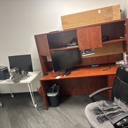 !!!!!FREE!!!!!! OFFICE FURNITURE / DESKS / OFFICE CHAIRS