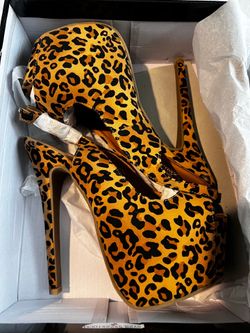 Leopard heel with ankle strap sz 6 1/2