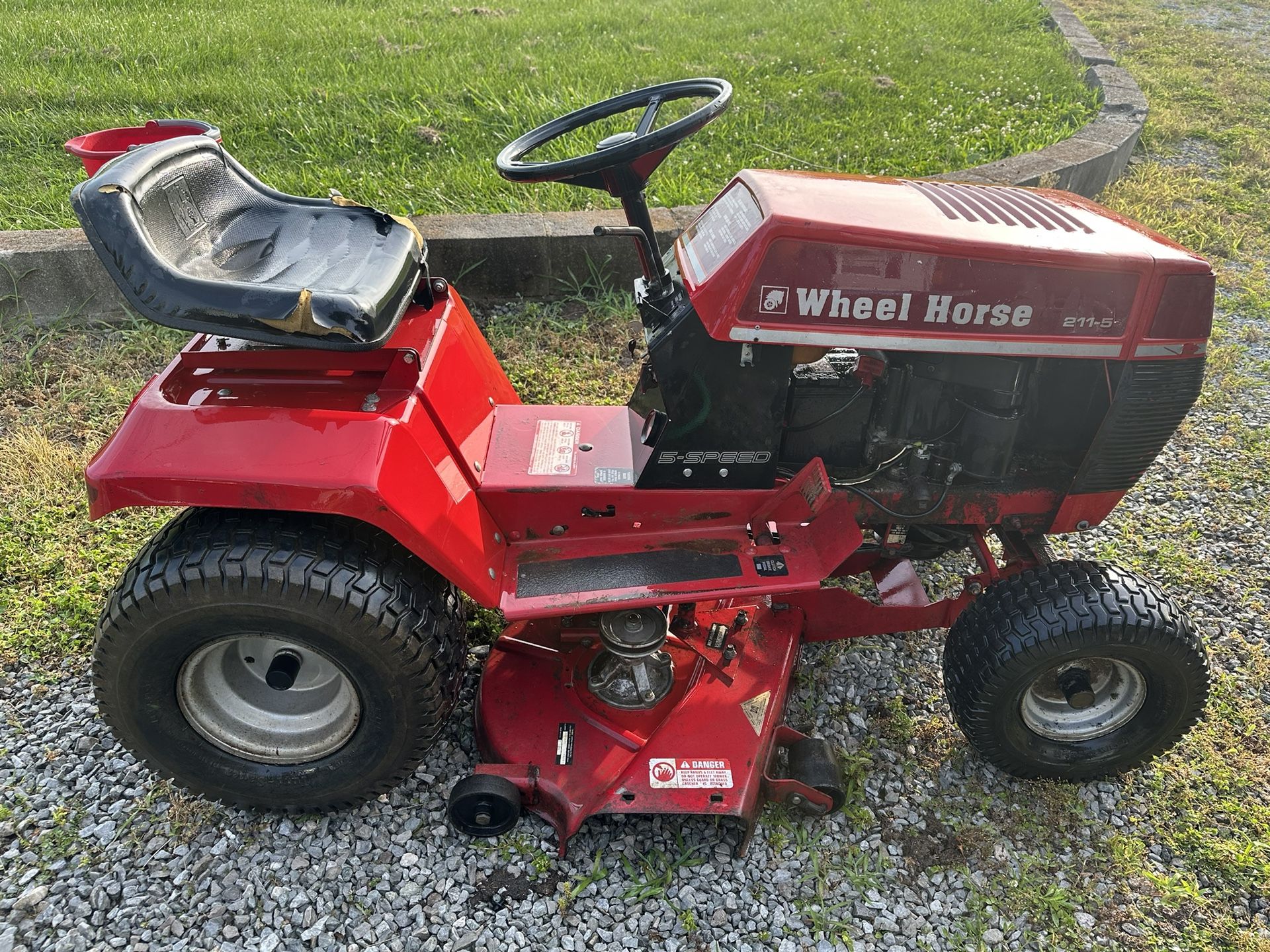 Wheel Horse garden Tractor