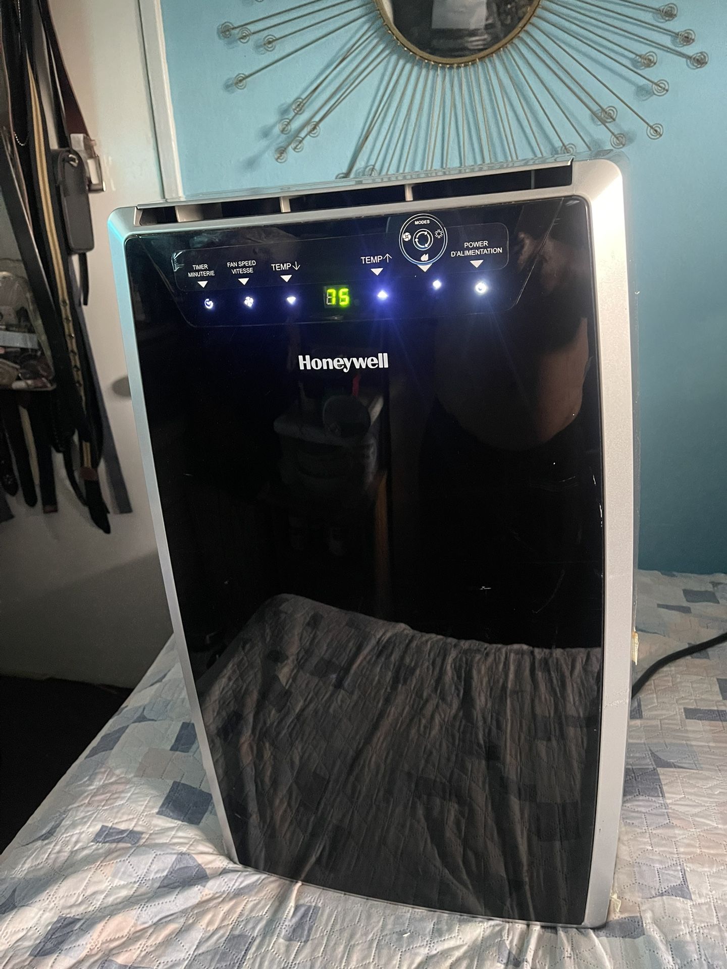 HONEYWELL 11,000 BTU Portable Air Conditions Dehumidifier, And Fan. MN1CFs8