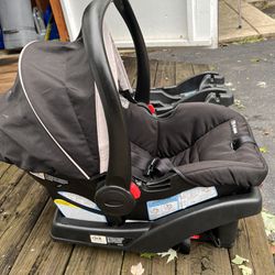 Graco Infant Car Seat + Extra Bases 