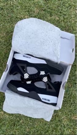 Jordan 4 white thunders