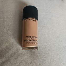 Mac Studio Fix Fluid Foundation 