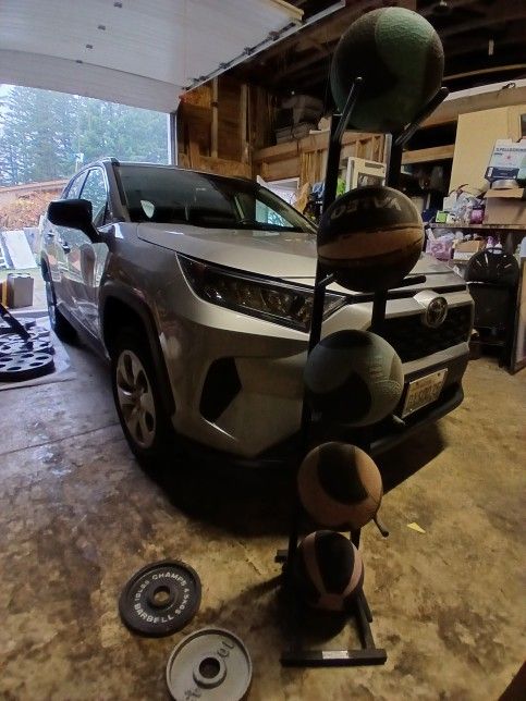 Exercise balls with rack. 8lb 6lb 4 Lb