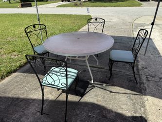 48” Round Patio Set w/4 Vintage Rought Iron Chairs