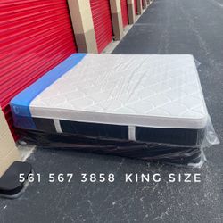 Mattress King Size Plush Pillowtop and Box Spring // Delivery Available 🚛