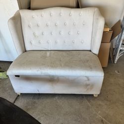 decorative white couch as 