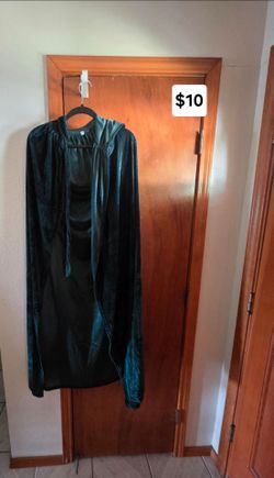 Green velvet Halloween cape $10Pick up in Harlingen, I live near Walmart
Antiques and Telephones