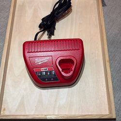 Milwaukee M12 Battery Charger