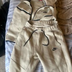 Men’s New Nike Tech Fleece Pale 