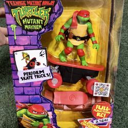 TEENAGE MUTANT NINJA TURTLE R. SKATEBOARD RAPHAEL TOY NEW