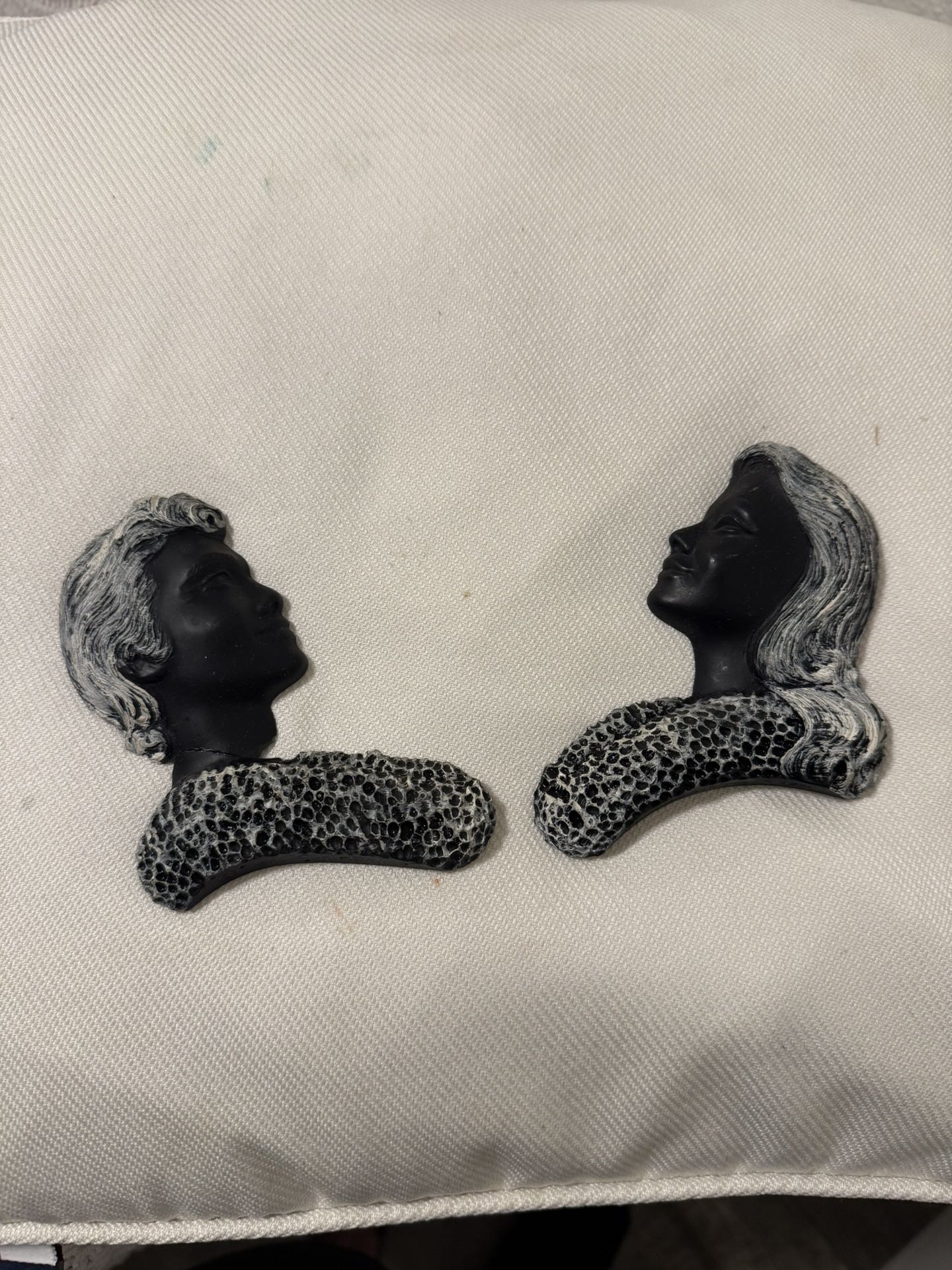 Vintage carved female busts from black coral from the middle ages, silhouette, hanging on the wall of beauties with black coral, made in Hawaii, there