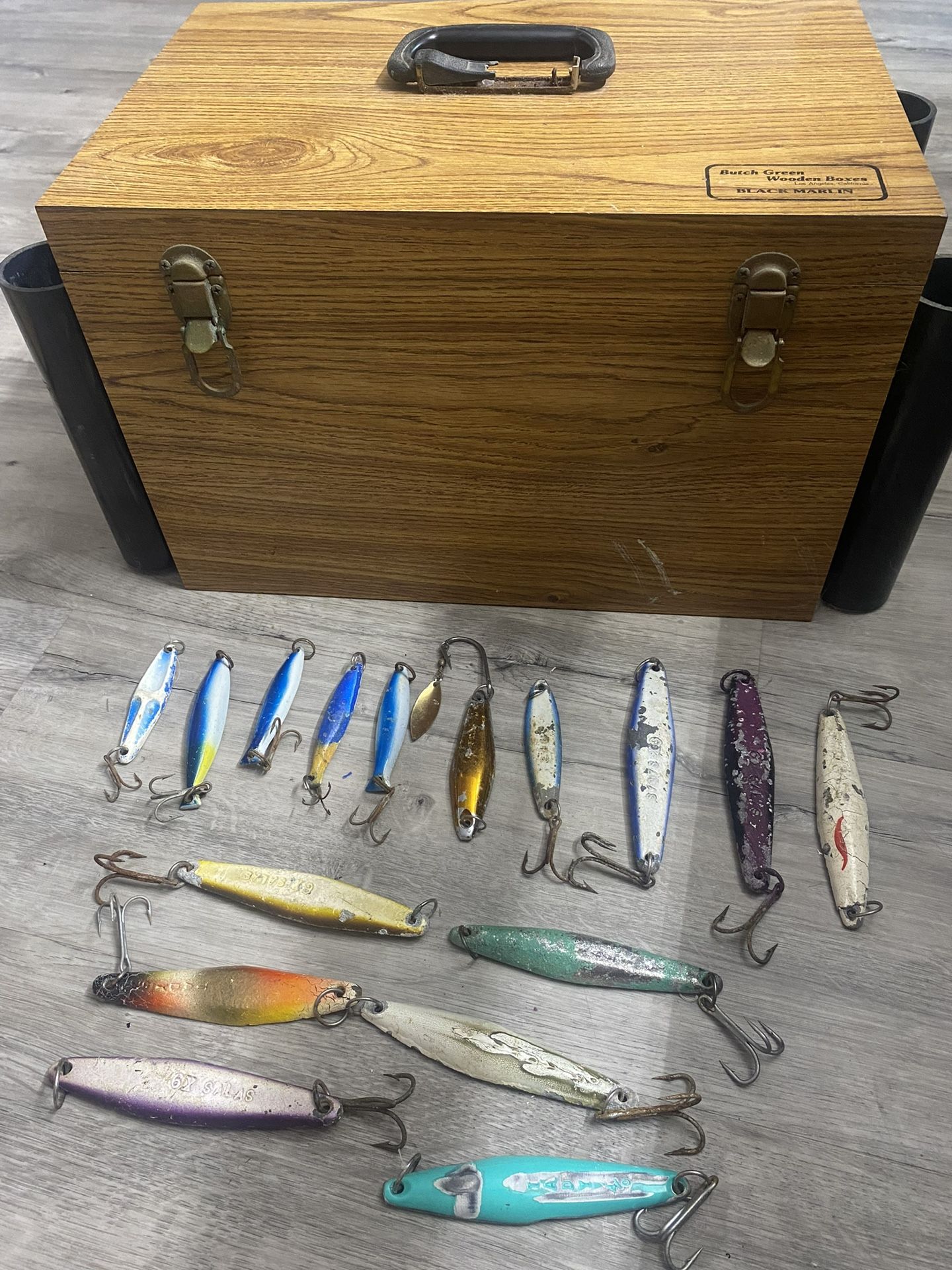 Vintage Fishing Tackle Box With Jigs Very good condition with 4 rods holder. The handle need little repair. $80