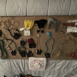 Woman’s Miscellaneous Jewelry 