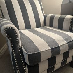 ACCENT CHAIR • BLACK & WHITE STRIPPED