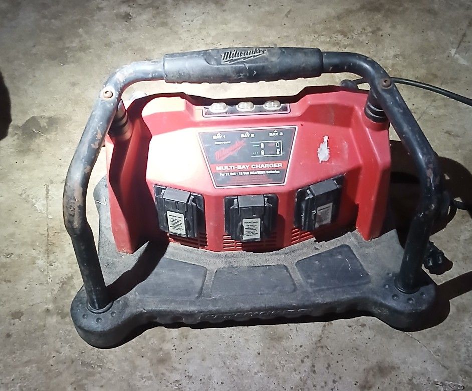Milwaukee M18 3port Battery Charging Station